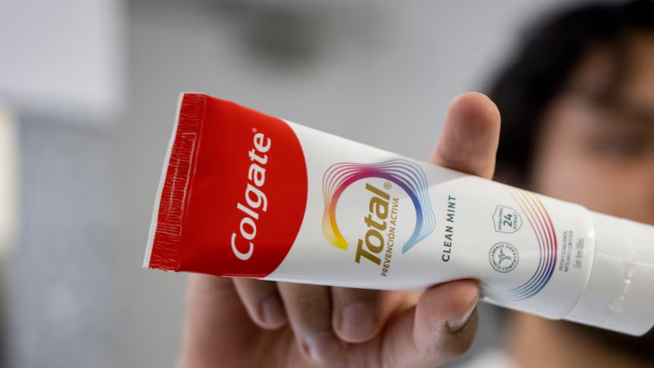 ¿Compraste pasta Colgate Total Clean Mint? Ya está fuera del mercado, así pides la devolución de tu dinero