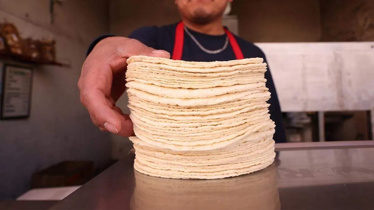 Subió la tortilla... también el jitomate: ¿qué está pasando en México?