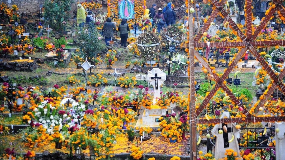 Restringirá Michoacán acceso de turistas al panteón de Janitzio por Día de Muertos