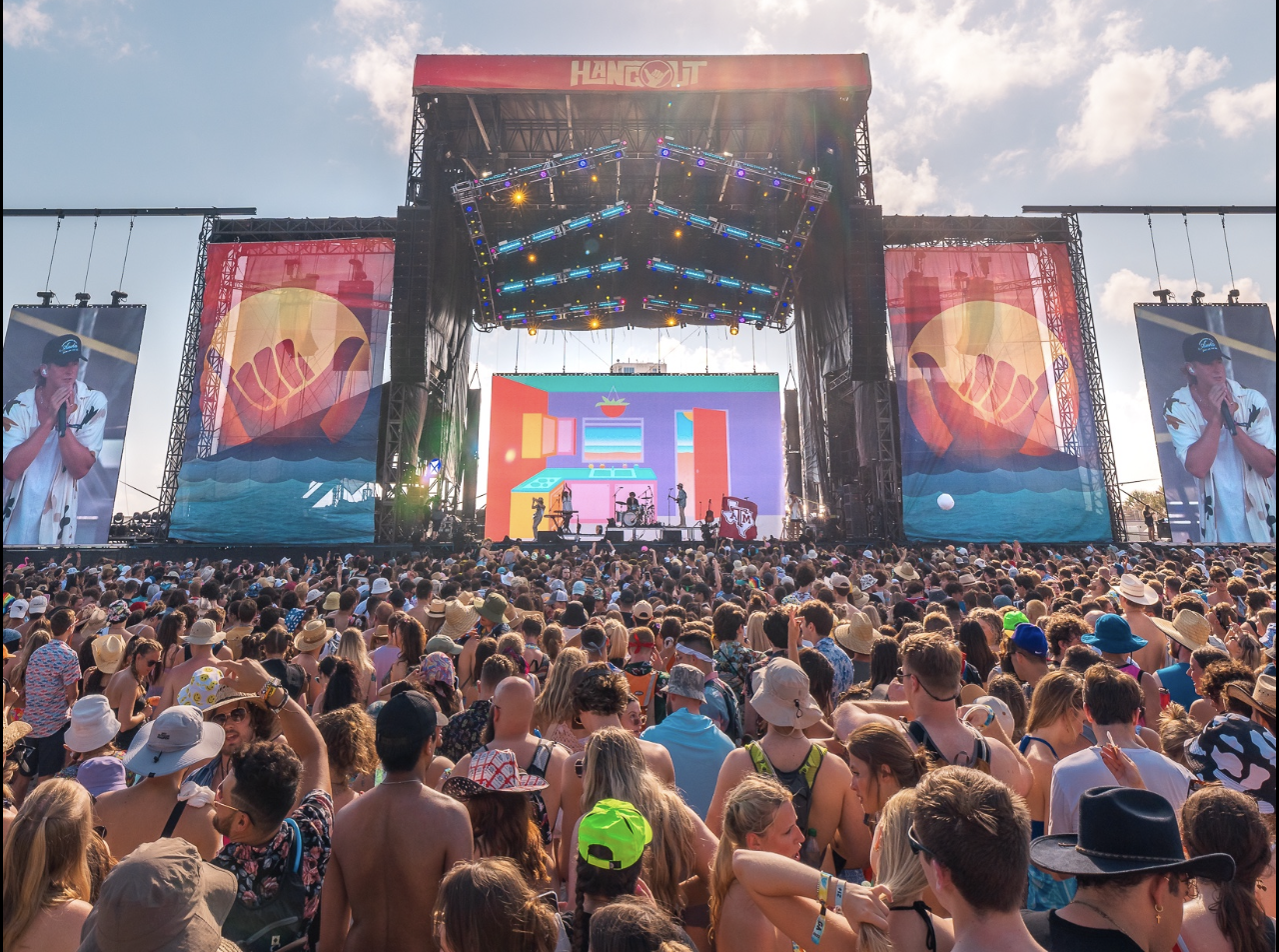 Photo of the main Hangout Fest stage