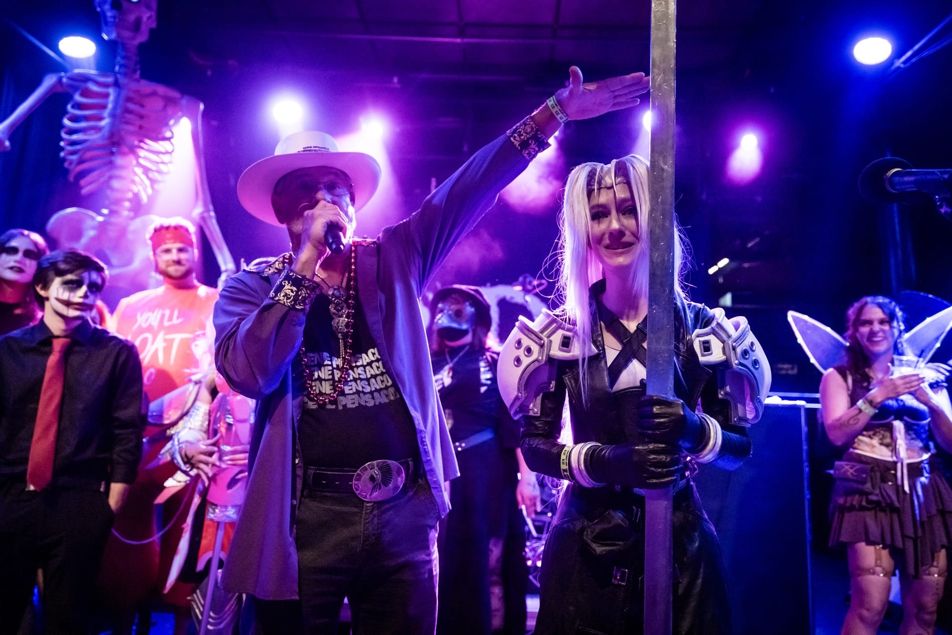 Richard NaVarre hosting the CRYRS Halloween Costume contest at Vinyl.