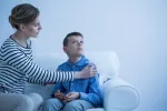 Autisme : les recommandations de la HAS redéfinissent le travail des professionnels avec les parents