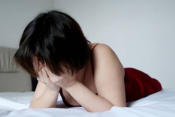 Les conduites addictives sont souvent liées à la situation de prostitution : certaines préexistent, d’autres sont induites par les proxénètes. 