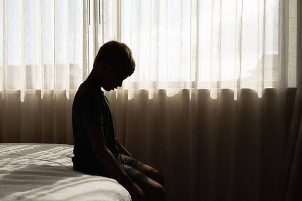 Les violences sexuelles sur mineurs s’inscrivent dans le temps long, celui du traumatisme et du silence.