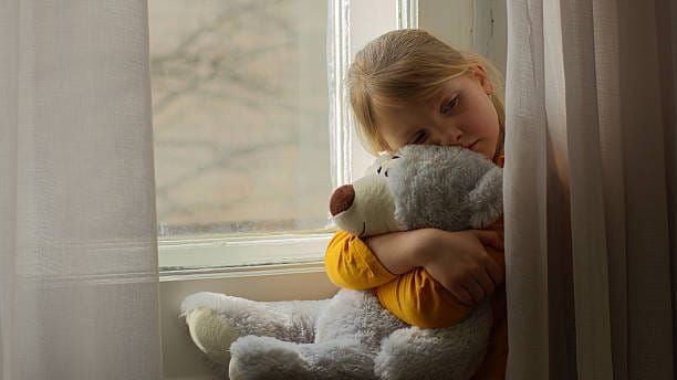 Chargée — si elle est créée — de scruter les défaillances du traitement des affaires d’inceste parental, la commission d’enquête devra proposer des réformes pour mieux protéger les enfants. .