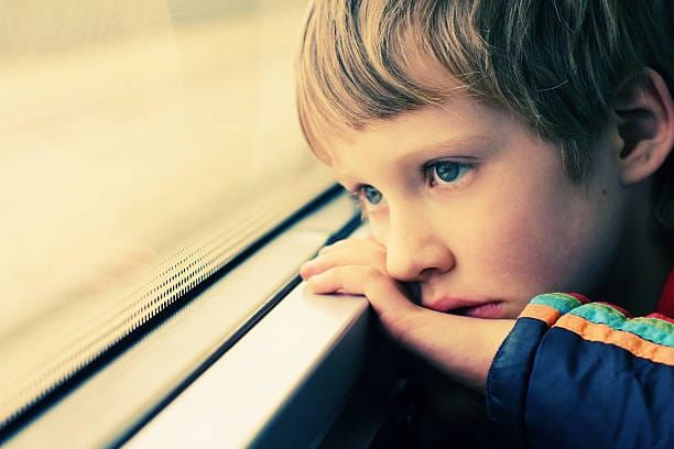 Autisme France exprime à nouveau « son indignation » sur les dysfonctionnements de la protection de l’enfance.