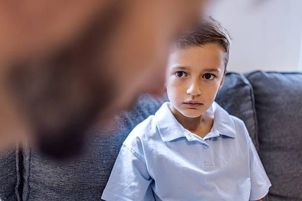 Les espaces de rencontre permettent à un enfant de maintenir un lien avec son parent dans un espace tiers et sécurisé.