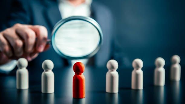 La question du contrôle des antécédents judiciaires des personnes intervenant auprès de mineurs revient régulièrement dans les débats parlementaires.