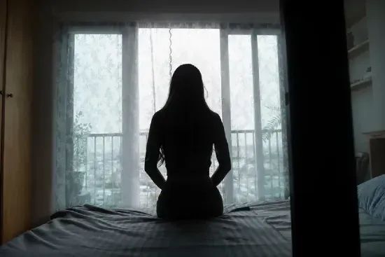 Le fonctionnement des réseaux de prostituion des mineures, documenté par les travaux de Bénédicte Lavaud-Legendre, repose sur des séquences organisées, souvent appelées « plans ».