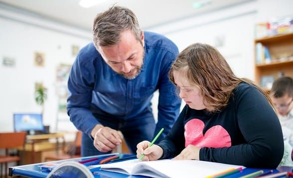 « Le système scolaire français ne paraît pas en mesure de garantir la réussite scolaire des élèves en situation de handicap à l'heure actuelle », pointe le rapport sénatorial. 