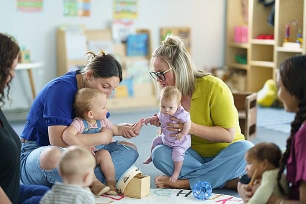 Alors que les dépenses de personnel représentent 81 % des coûts de fonctionnement des crèches, plusieurs députés plaident pour une refonte du mode de financement.