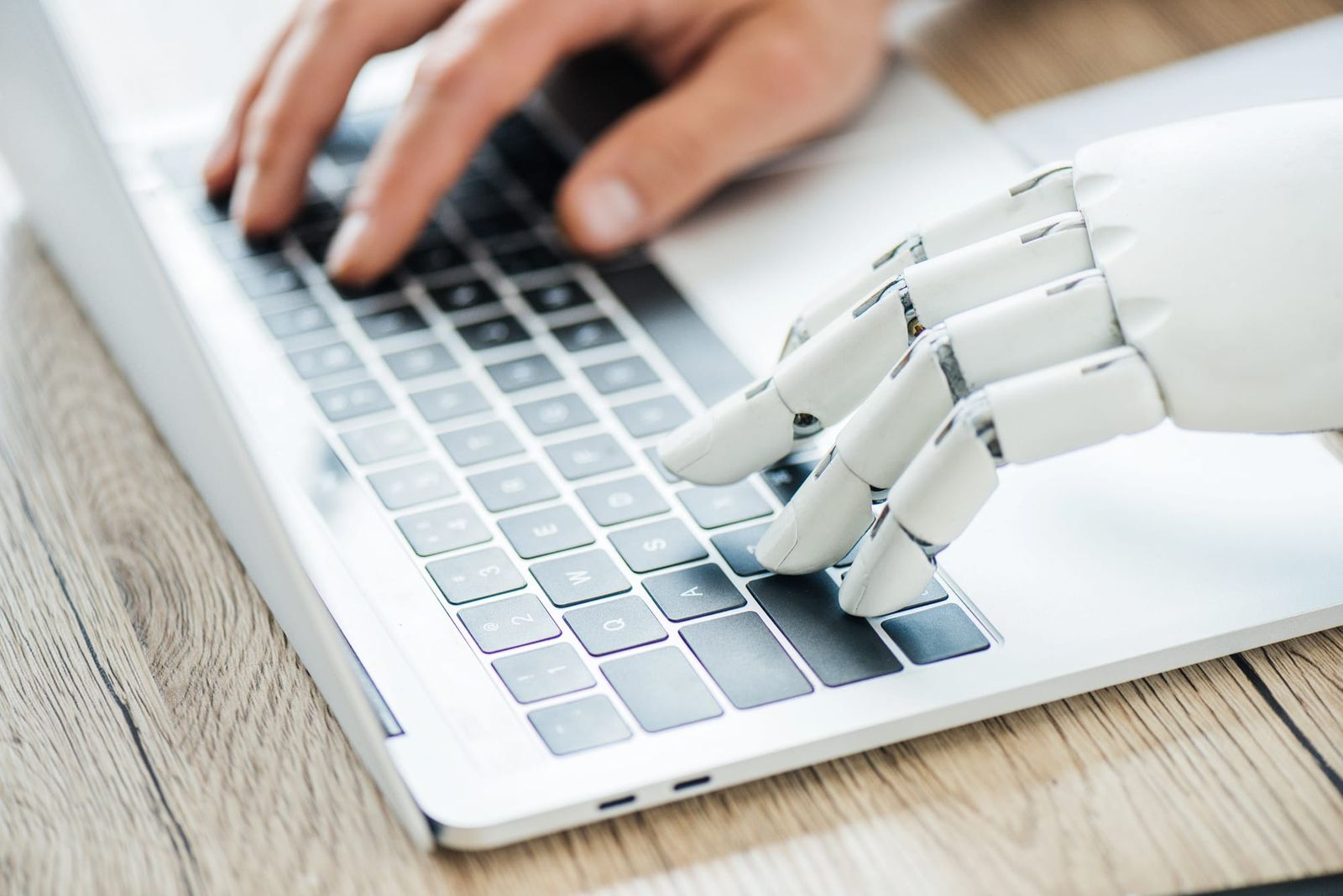 Réunis par le LaborIA de mars à octobre 2025, 25 travailleurs sociaux ont formulé, au sein d'une Convention professionnelle, cinq garde-fous pour encadrer l'usage de l'IA dans leur métier.