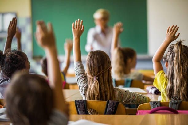 Un questionnaire scolaire, quelle que soit sa qualité, ne peut à lui seul recréer les conditions de lieu, de temps et de posture nécessaires à ce que la parole soit reçue dans de bonnes condi