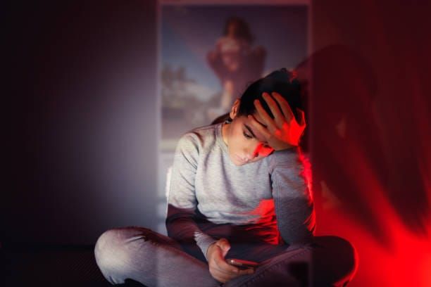 Une campagne sur TikTok et Snapchat aide les adolescents à reconnaître la sextorsion et à demander de l’aide face au chantage aux images intimes.