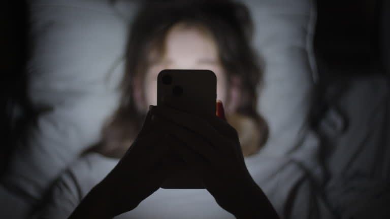 Le gouvernement promet un plan contre l'exploitation sexuelle des mineurs en ligne, sans calendrier ni mesure visant les plateformes.