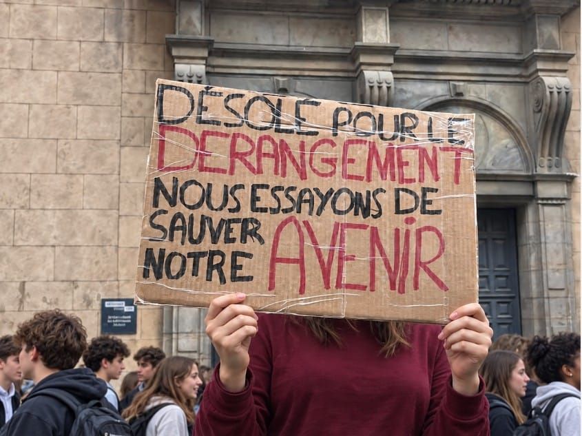 Après les violences lors des blocus de lycées, Gérald Darmanin, garde des Sceaux, mobilise la PJJ et les parents des mineurs mis en cause.