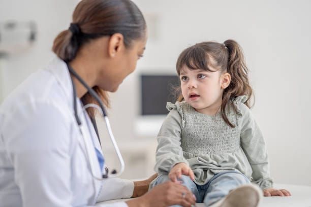 Le gouvernement va généraliser dès maintenant, un an plus tôt que prévu, un parcours de soins renforcé pour les quelque 400 000 enfants et jeunes de l’ASE. 