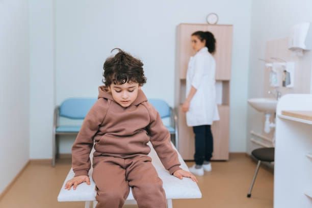 Les députés demandent au Gouvernement d’évaluer la réalisation du bilan de santé obligatoire des enfants confiés à l’ASE, très inégale selon les départements.