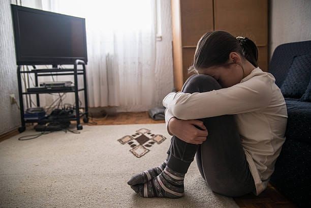  Plus de la moitié des violences sexuelles déclarées par les femmes et les deux tiers de celles déclarées par les hommes se produisent ou débutent avant l’âge de 18 ans.