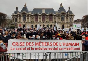 Crise des métiers : les associations interpellent Emmanuel Macron et les présidents des Départements
