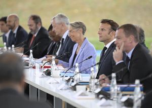 Un conseil national de la refondation dédié à la jeunesse, une fois par mois à Matignon