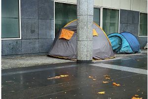 Des maires de gauche réclament plus d'actions du gouvernement pour abriter les enfants à la rue