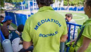 "Donner un cadre au métier de médiateur social, à l’instar de celui d’éducateur spécialisé"