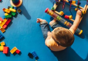 Service public de la petite enfance : les maires de France rappellent la nécessité d'une « compensation financière intégrale »