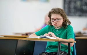 Rentrée 2025 : des milliers d’enfants handicapés privés d’école