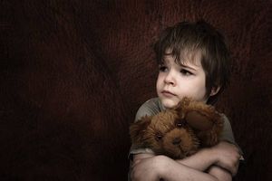 Violences conjugales : le GREVIO critique la faiblesse de la protection des enfants en France