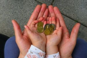 Lutte contre la pauvreté des enfants : un pilotage de l’État éclaté et peu lisible
