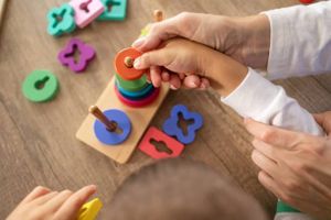 Parcours de soins des enfants handicapés : un cadre national décliné en cahiers des charges