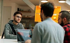 Contrat d’engagement jeune : quand l'accompagnement devient contrôle