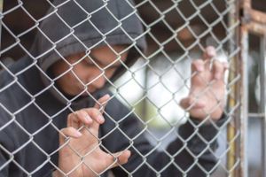 « Où est l’éducatif ? » : la transformation des CEF publics en UJPE contestée