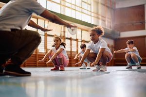 Éducateurs sportifs et animateurs : peuvent-ils revenir auprès des mineurs après une suspension ?