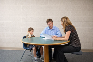 La HAS clarifie les règles des visites en présence d’un tiers en assistance éducative