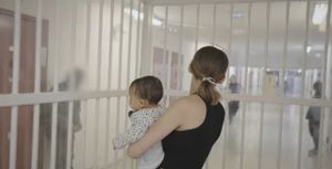 Maternité en prison : immersion dans les unités mère-enfant