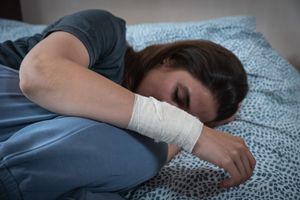 Tentatives de suicide et automutilations : les adolescentes toujours plus hospitalisées