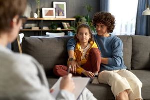 Parentalité et protection de l’enfance : le HCFEA plaide pour « l’épaulement » des familles