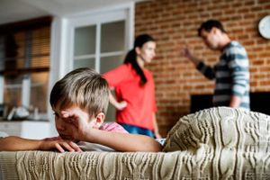 L'autorité parentale du parent harceleur peut être retirée sans demande du parent victime