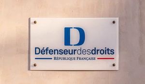 Mort de Nahel : la Défenseure des droits réclame des poursuites disciplinaires contre les deux policiers