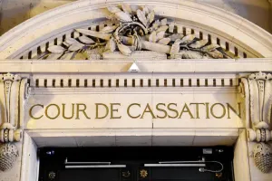 Assistance éducative : la rétention d'un mineur à l'étranger ne suspend pas la compétence du juge des enfants