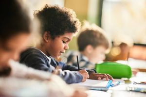 Violences sexistes et sexuelles : l’école va interroger 10 millions d’élèves pour repérer les victimes