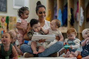Accueil du jeune enfant : 240 000 places pourraient disparaître d’ici 2033