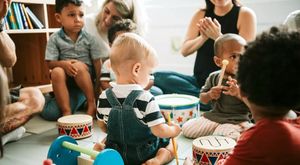 Petite enfance : le HCE veut briser le « plafond de mère »