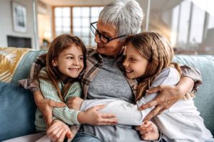 « Un proche n’est pas protecteur par essence » : le projet de loi sur la protection des enfants renforce le suivi des tiers dignes de confiance