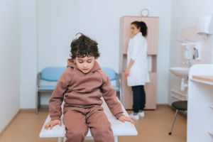 Les députés demandent un état des lieux des bilans de santé des enfants de l’ASE