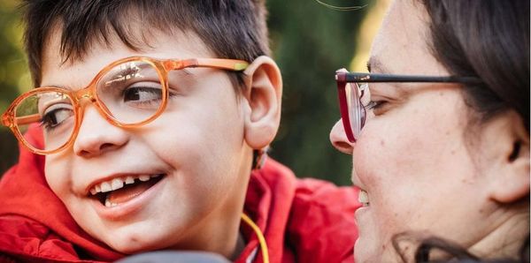 La crise des métiers de l'humain pèse lourdement sur les aidants d'enfants handicapés