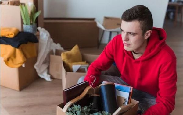 Logement : de plus en plus de jeunes contraints de rester vivre chez leurs parents