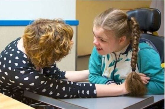 Déficit de places en IME : le gouvernement appelé à agir face aux retards